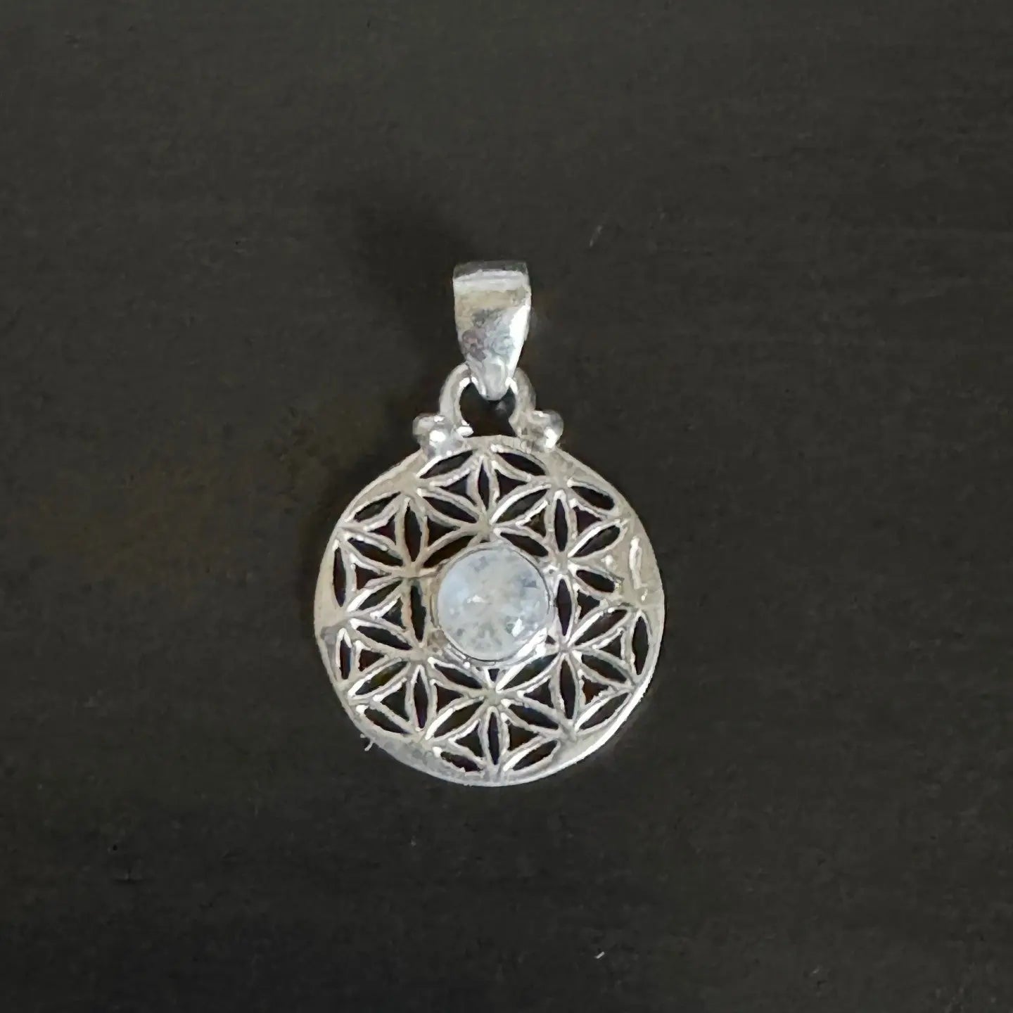 Pendentif Graine de Vie avec Pierre de Lune Mandala Fleur de vie